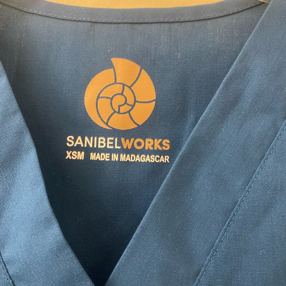 Scrub Top - Sanibel Works. XS Caribbean Blue color - Picture 2 of 3